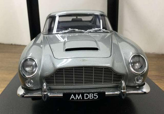 AUTOart Aston Martin DB5 1/18 Scale Model Car– Used