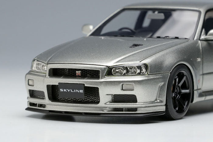 Laden Sie das Bild in Galerie -Viewer, EIDOLON EM510D Nissan Skyline GT-R (BNR34) V-Spec II Nur 2002 (TE37 Wheel) Sparkring Silver Make Up 1/43 EM510D
