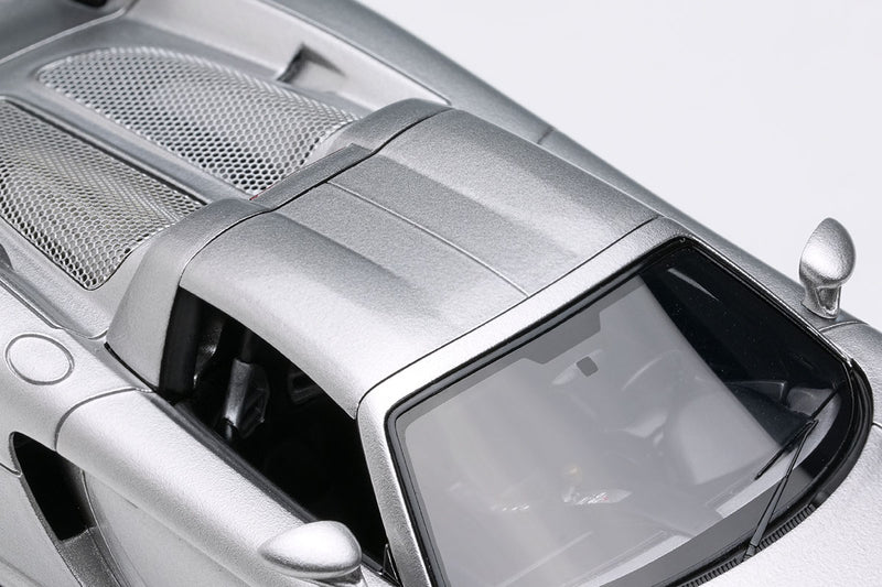 Laden Sie das Bild in Galerie -Viewer, EIDOLON EM567A Porsche Carrera GT 2004 (Rear Wing Up) GT Silver Make Up 1/43 EM567A
