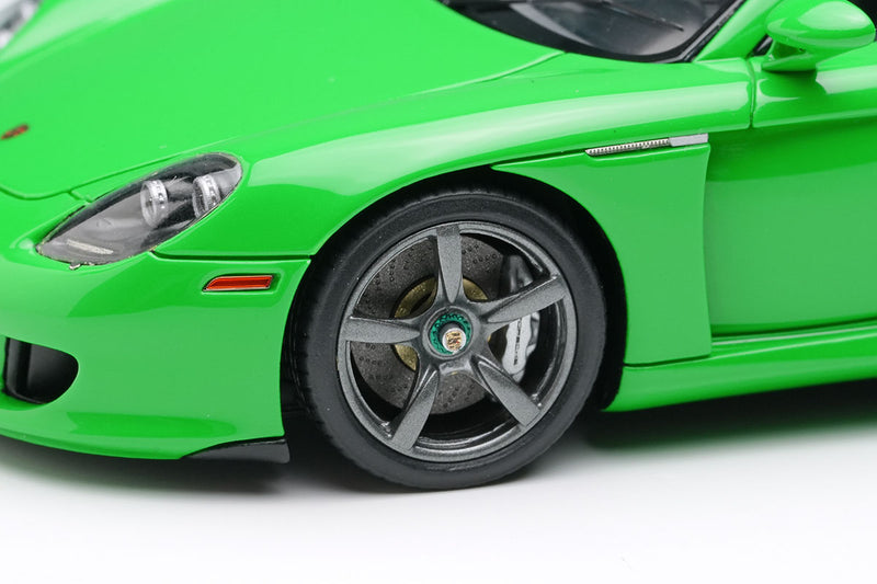 Laden Sie das Bild in Galerie -Viewer, EIDOLON EM567H Porsche Carrera GT 2004 (Rear Wing Up) (US spec) Viper Green Limited 80pcs Make Up 1/43 EM567H
