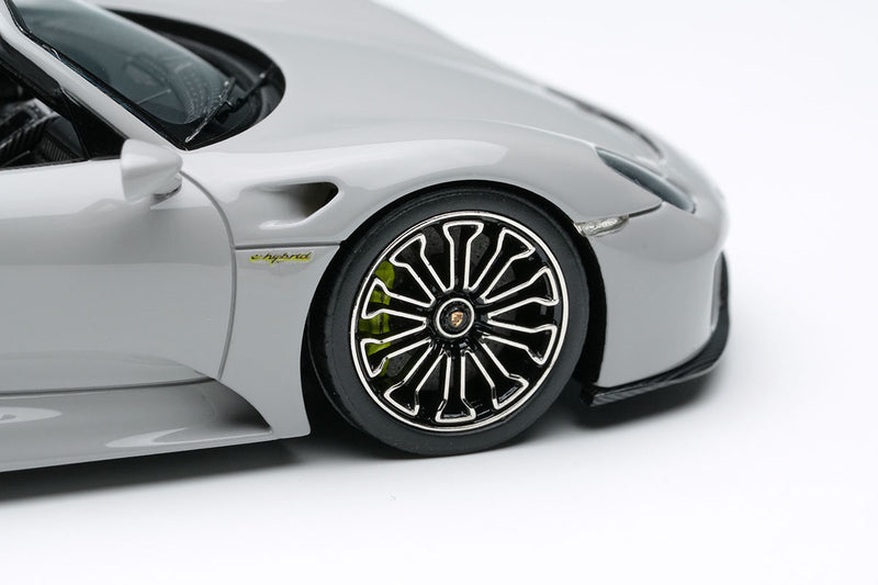 Laden Sie das Bild in Galerie -Viewer, EIDOLON EM568J Porsche 918 Spyder 2011 Fashion Gray (Limited 60pcs) Make Up 1/43 EM568J
