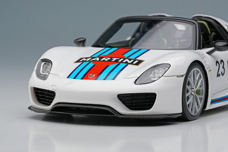 Laden Sie das Bild in Galerie -Viewer, EIDOLON EM569A Porsche 918 Spyder Weissach Package 2011 White / Martini Stripe Make Up 1/43 EM569A
