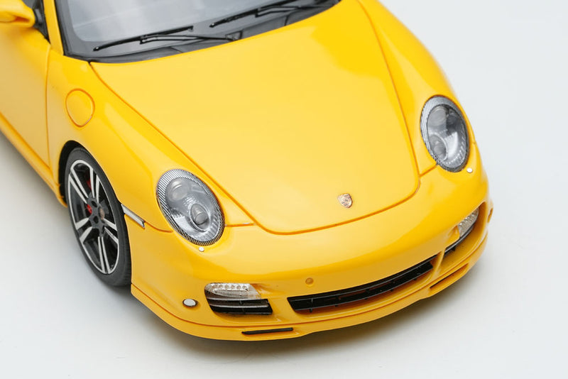 Laden Sie das Bild in Galerie -Viewer, EIDOLON EM619A Porsche 911 (997.2) Turbo 2010 Speed Yellow Limited 50pcs Make Up 1/43 EM619A

