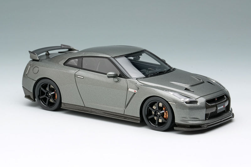 Laden Sie das Bild in Galerie -Viewer, EIDOLON EM703 Nissan GT-R (NISMO R35 CRS Version) 2008 Dark Metal Gray Make Up 1/43 EM703
