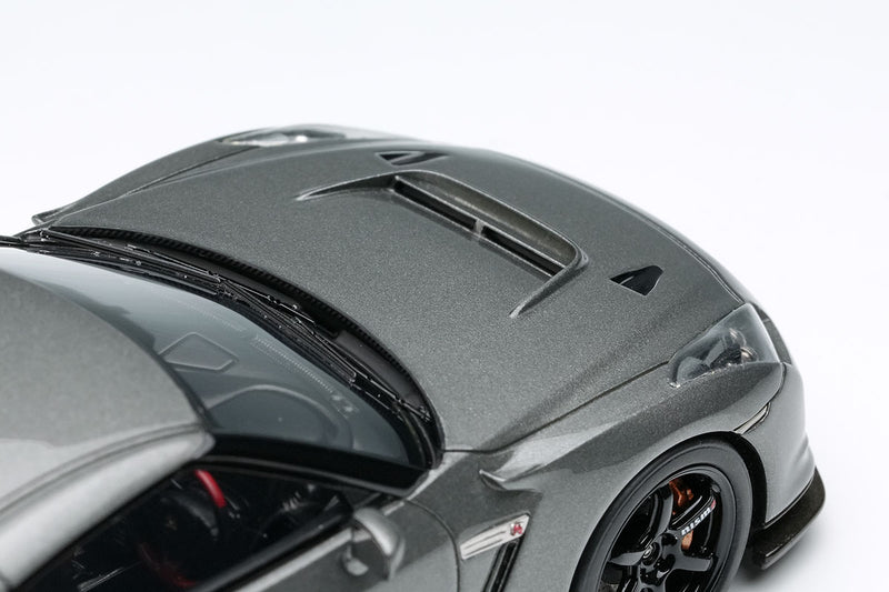 Laden Sie das Bild in Galerie -Viewer, EIDOLON EM703 Nissan GT-R (NISMO R35 CRS Version) 2008 Dark Metal Gray Make Up 1/43 EM703
