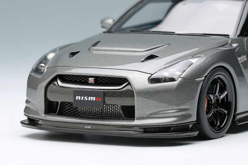 Laden Sie das Bild in Galerie -Viewer, EIDOLON EM703 Nissan GT-R (NISMO R35 CRS Version) 2008 Dark Metal Gray Make Up 1/43 EM703
