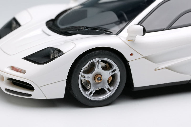 Laden Sie das Bild in Galerie -Viewer, EIDOLON EM748C McLaren F1 Roadcar 1994 White Limited 100pcs Make Up 1/43 EM748C
