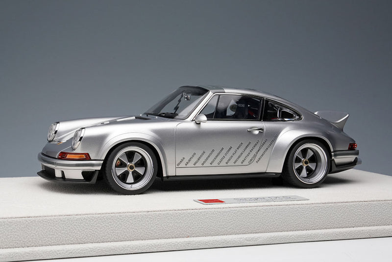 Laden Sie das Bild in Galerie -Viewer, EIDOLON EML018J 1/18 Singer 911DLS Silver Goodwood Festival of Speed 2019 Limited 120pcs
