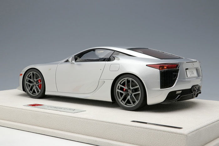 Laden Sie das Bild in Galerie -Viewer, EIDOLON EML043C 1/18 Lexus LFA 2010 Silver Limited 70pcs
