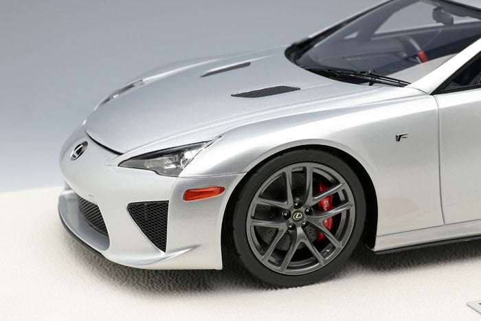 Laden Sie das Bild in Galerie -Viewer, EIDOLON EML043C 1/18 Lexus LFA 2010 Silver Limited 70pcs
