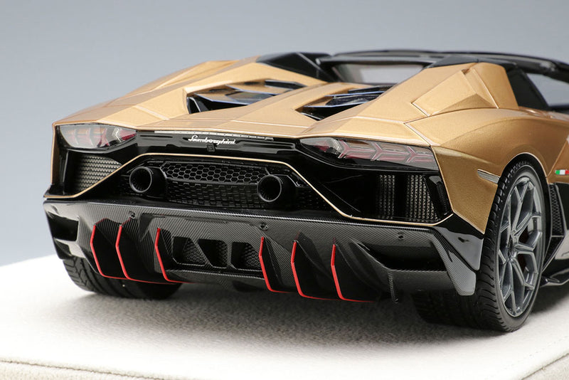 Cargue la imagen en el visor de la galería, EIDOLON EML064D 1/18 Lamborghini Aventador LP780-4 Ultimae Roadster 2021 Oro Elios / Black Limited 50pcs
