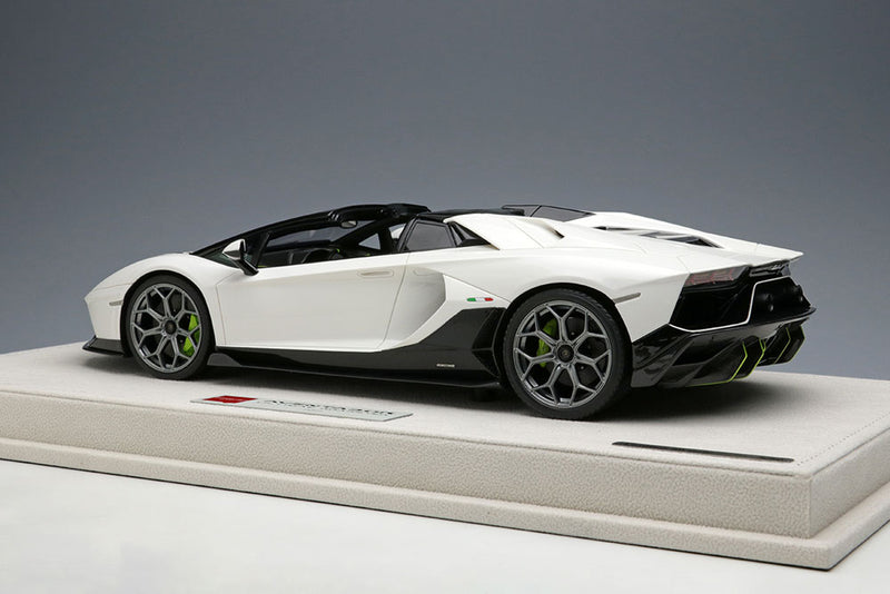 Chargez l&#39;image dans la visionneuse de la galerie, EIDOLON EML064E 1/18 Lamborghini Aventador LP780-4 Ultimae Roadster 2021 Bianco Opalis / Black Limited 50pcs
