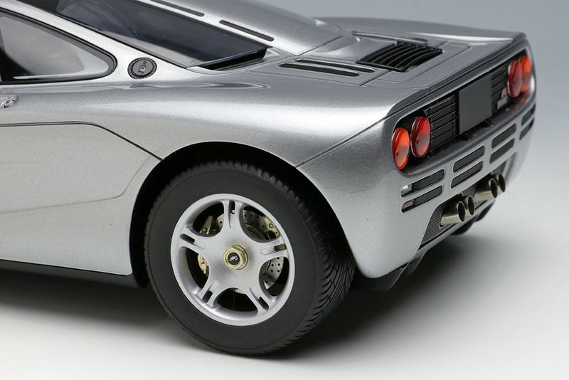 Carica immagine in Galleria Viewer, Pre-Order EIDOLON EML073A 1/18 McLaren F1 Road car 1994 Magnesium Silver
