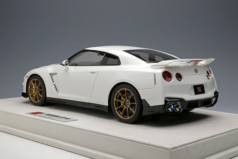 Laden Sie das Bild in Galerie -Viewer, EIDOLON EML082B 1/18 NISSAN GT-R Premium Edition T-spec 2024 Brilliant White Pearl Make Up 1/18 EML082B
