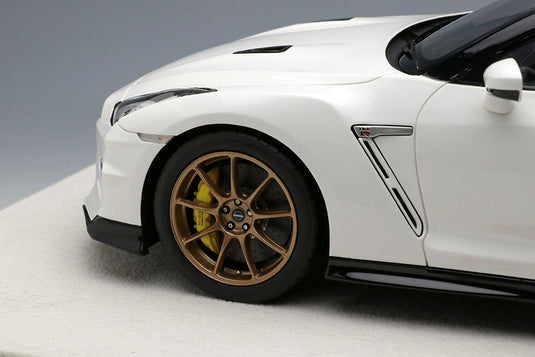EIDOLON EML082B 1/18 NISSAN GT-R Premium Edition T-spec 2024 Brilliant White Pearl Make Up 1/18 EML082B