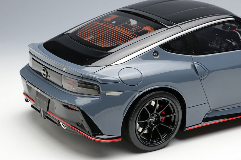 Laden Sie das Bild in Galerie -Viewer, Pre-Order EIDOLON EML109A 1/18 Nissan Fairlady Z NISMO 2024 NISMO Stealth Gray
