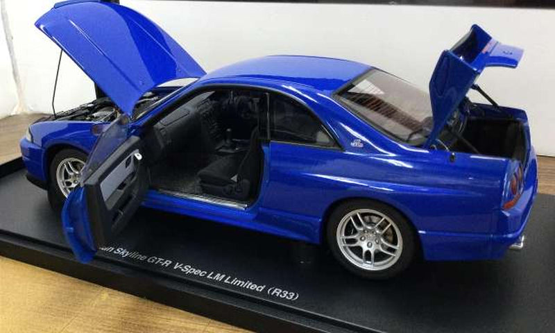 Load image into Gallery viewer, AUTOART Skyline GT-R V-SPEC LM (R33) 1/18 Scale Car– Used
