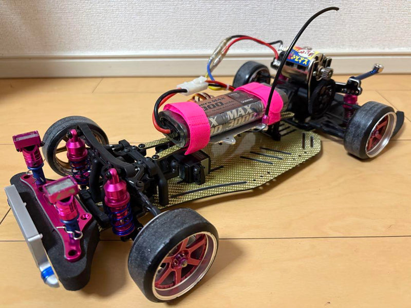 Load image into Gallery viewer, Yokomo YD-2 Custom with Kazama Auto Gold Carbon Chassis Sanwa M11X Radio - Used
