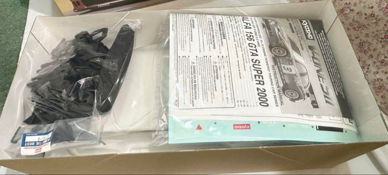 Laden Sie das Bild in Galerie -Viewer, Kyosho V-ONE S II ALFA 156 GTA SUPER 2000 GP Car Kit New Box Damaged - Used
