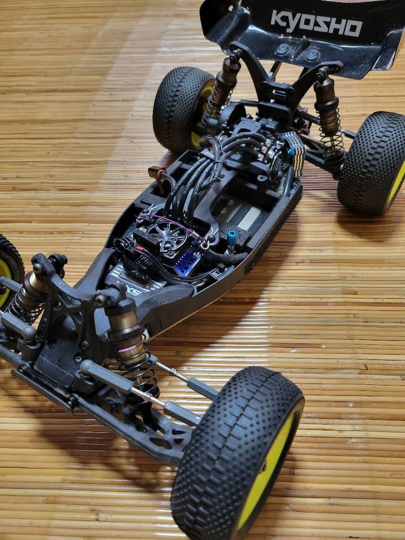 Load image into Gallery viewer, Used Kyosho Ultima RB7 2WD Off-Road Car Used with Sanwa Receiver and Match More Motor
