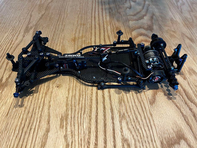 XRAY X1 2025 Chassis with 21.5 Motor & Futaba SC400 Servo Used - Used