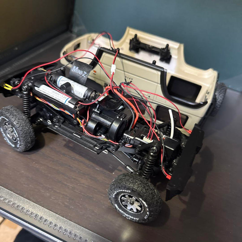 Load image into Gallery viewer, Used Kyosho Mini-Z 4x4 APIO Jimny Sierra with Catappi ReadySet Used Indoor
