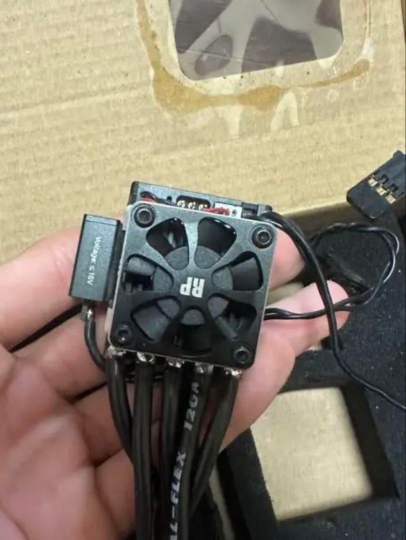 Carica immagine in Galleria Viewer, Yokomo &amp; Futaba Electronics Full Set RPX-II ESC DX1T Motor GYD550 CT700 Servo - Used
