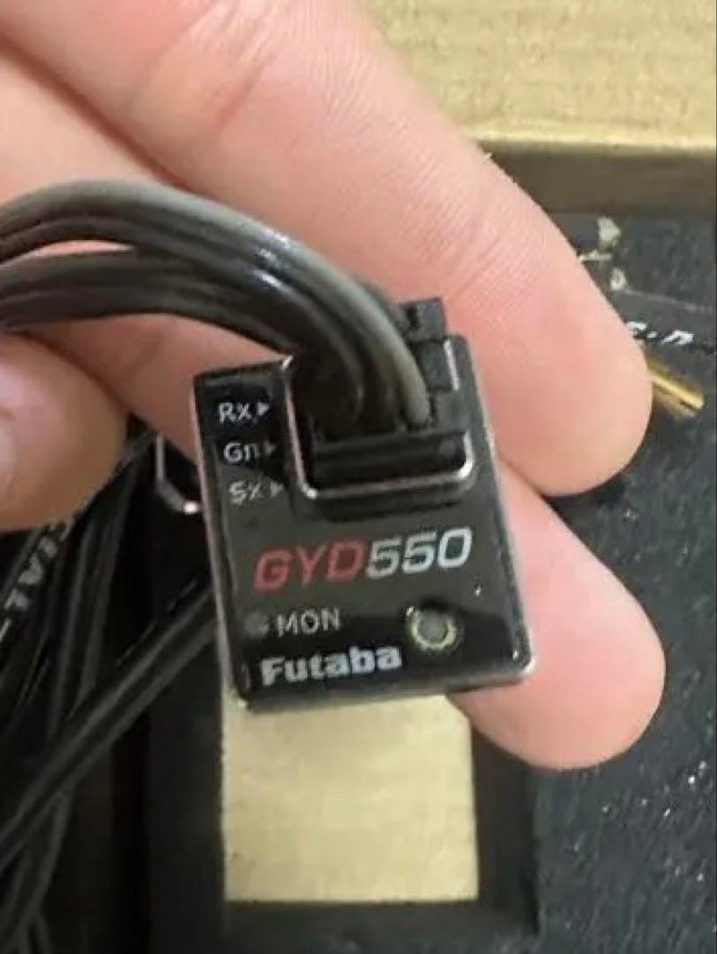 Carica immagine in Galleria Viewer, Yokomo &amp; Futaba Electronics Full Set RPX-II ESC DX1T Motor GYD550 CT700 Servo - Used
