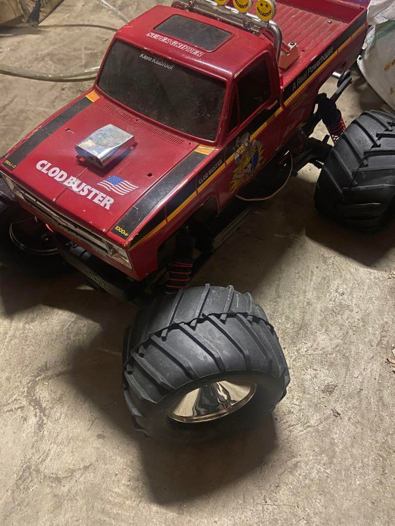 Load image into Gallery viewer, Used Kyosho 4WD RC Car Chassis Only
