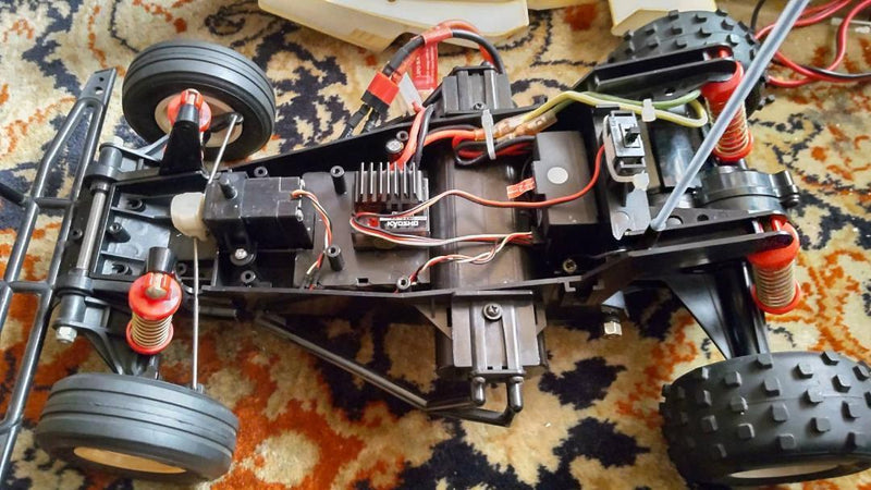 Laden Sie das Bild in Galerie -Viewer, Nikko 1/10 Super Alex Frame Buggy Vintage 1985 Custom w/ Kyosho Electronics - Used
