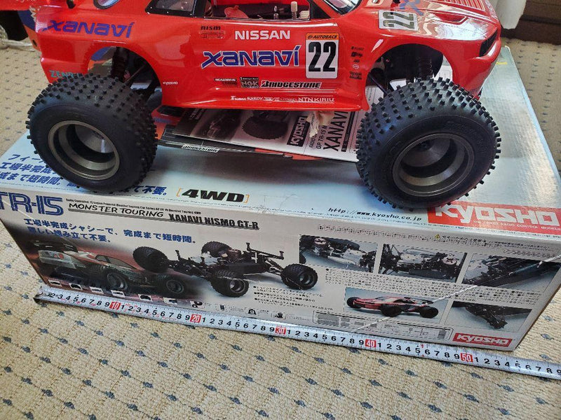 Load image into Gallery viewer, Used Kyosho 1/10 Xanavi Nismo GTR 4WD Engine RC Car Assembled
