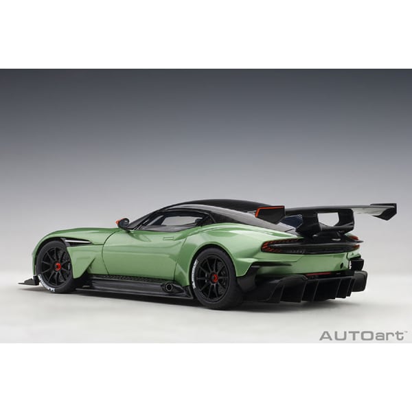 Laden Sie das Bild in Galerie -Viewer, AUTOart 70263 1/18 Aston Martin Vulcan Metallic Green Diecast
