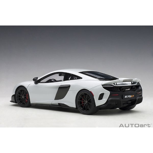 Cargue la imagen en el visor de la galería, AUTOart 76046 1/18 McLaren 675LT Metálico Blanco Diecast
