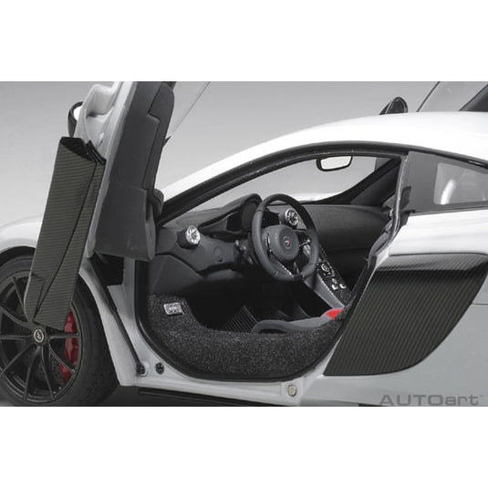 AUTOart 76046 1/18 McLaren 675LT Metálico Blanco Diecast