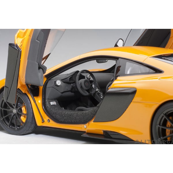 Cargue la imagen en el visor de la galería, AUTOart 76048 1/18 McLaren 675LT Naranja Diecast
