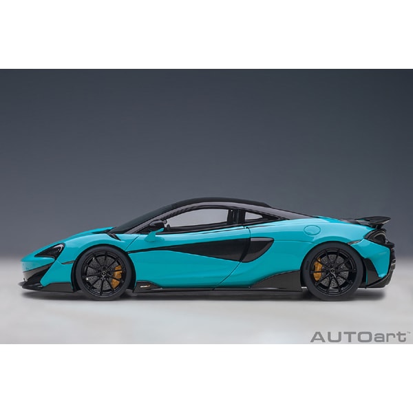 Laden Sie das Bild in Galerie -Viewer, AUTOart 76083 1/18 McLaren 600LT Light Blue Pearl with Carbon Roof Diecast
