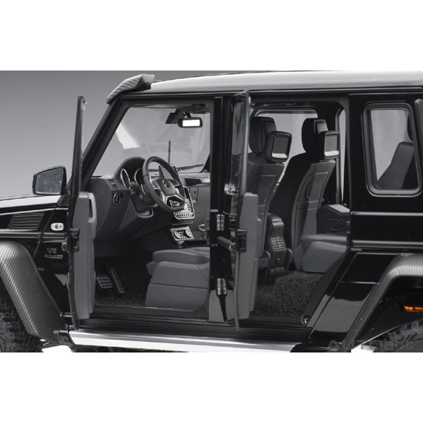 Cargue la imagen en el visor de la galería, AUTOart 76306 1/18 Mercedes-Benz G63 AMG 6x6 negro fundido a presión
