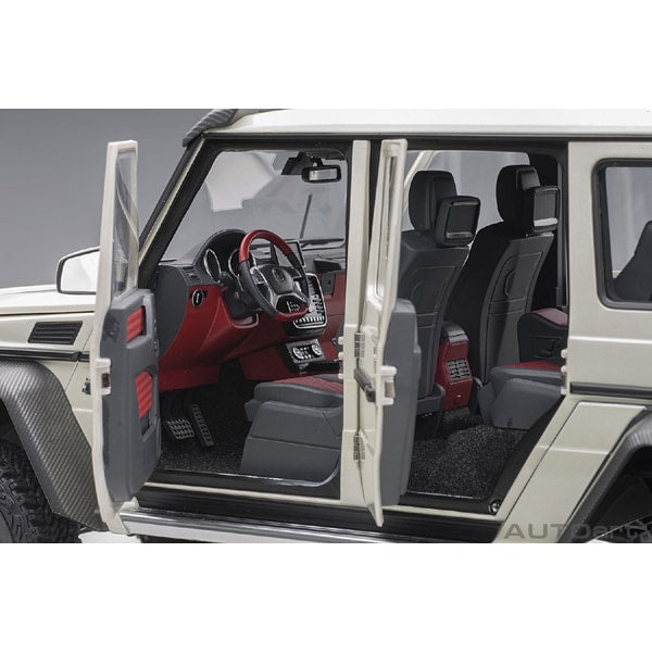 Laden Sie das Bild in Galerie -Viewer, AUTOart 76307 1/18 Mercedes-Benz G63 AMG 6x6 Pearl White Diecast (listed twice)
