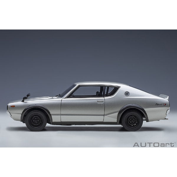 Chargez l&#39;image dans la visionneuse de la galerie, AUTOart 77471 1/18 Nissan Skyline 2000 GT-R KPGC110 argent moulé sous pression à l&#39;échelle 1/18
