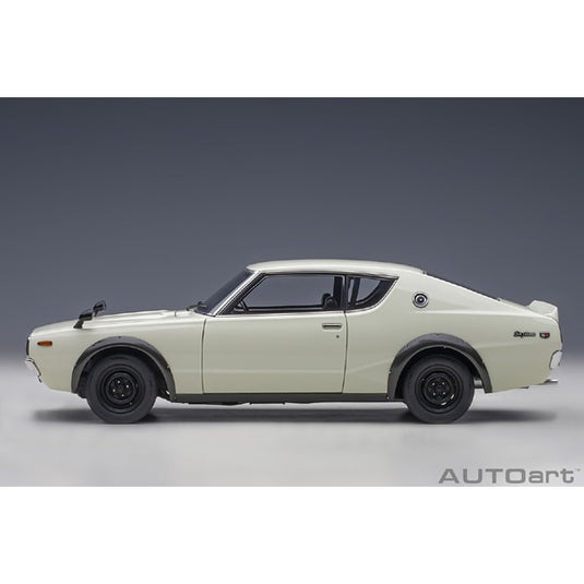 AUTOart 77472 1/18 Nissan Skyline 2000 GT-R KPGC110 blanc moulé sous pression à l'échelle 1/18