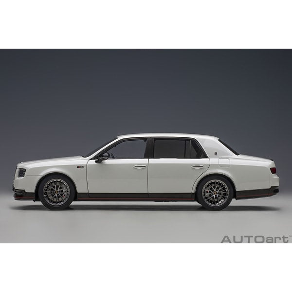 Chargez l&#39;image dans la visionneuse de la galerie, AUTOart 78764 1/18 Toyota Century GRMN blanc perle moulé sous pression
