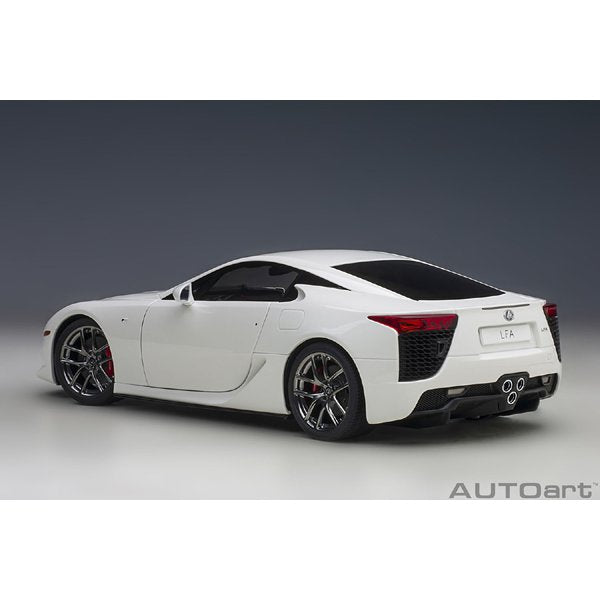 Chargez l&#39;image dans la visionneuse de la galerie, AUTOart 78850 1/18 Lexus LFA blanc le plus blanc
