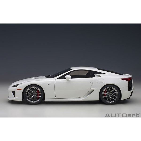 Chargez l&#39;image dans la visionneuse de la galerie, AUTOart 78850 1/18 Lexus LFA blanc le plus blanc
