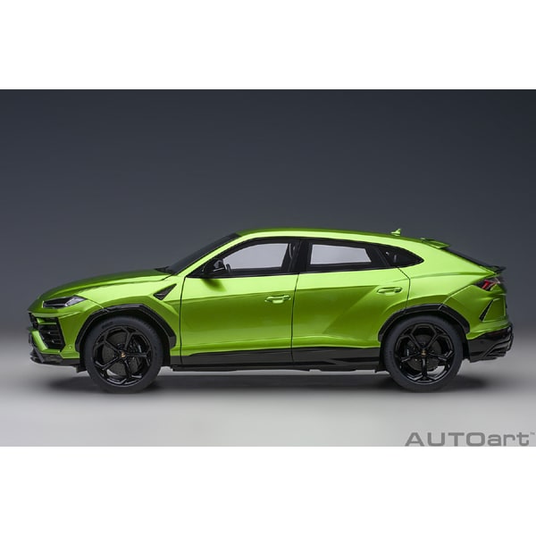 Laden Sie das Bild in Galerie -Viewer, AUTOart 79169 1/18 Lamborghini Urus Pearl Green
