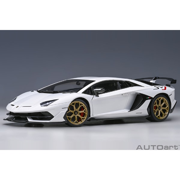 Laden Sie das Bild in Galerie -Viewer, AUTOart 79217 1/18 Lamborghini Aventador SVJ Pearl White Diecast
