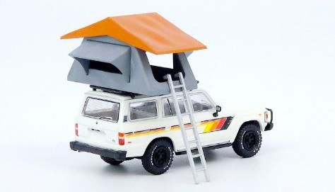 Laden Sie das Bild in Galerie -Viewer, INNO Models 1/64 Toyota Land Cruiser FJ60 Auto Camping Diorama with Figures
