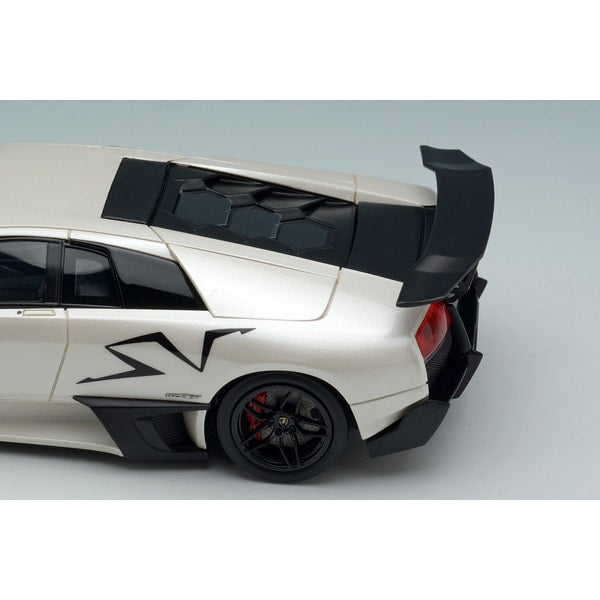 Cargue la imagen en el visor de la galería, EIDOLON EM336C Lamborghini Murcielago LP670-4 SV 2009 Blanco Perla 1/43
