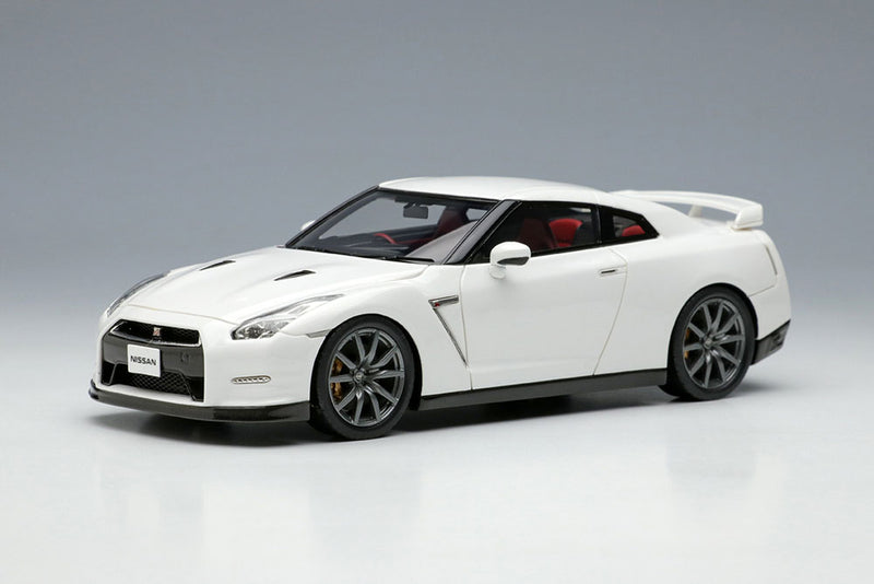 Carica immagine in Galleria Viewer, EIDOLON EM414B Nissan GT-R 2014 (Premium edition) Briilliant White Pearl
