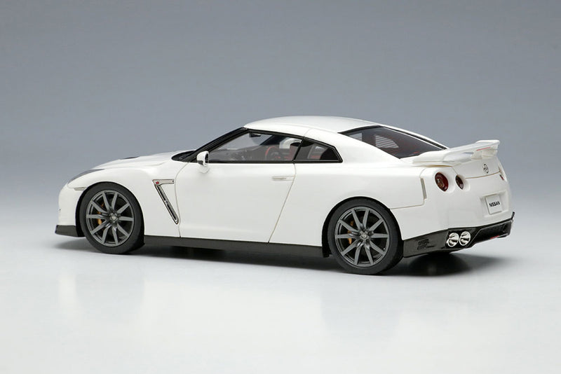 Carica immagine in Galleria Viewer, EIDOLON EM414B Nissan GT-R 2014 (Premium edition) Briilliant White Pearl
