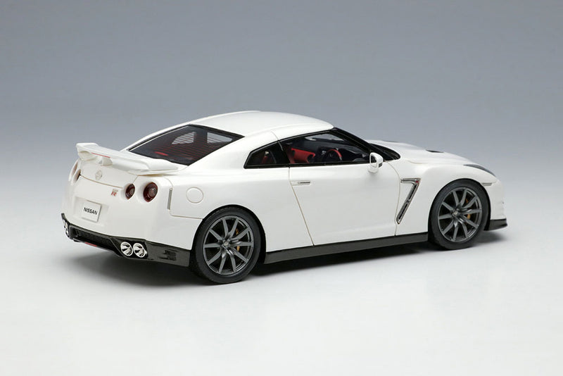 Carica immagine in Galleria Viewer, EIDOLON EM414B Nissan GT-R 2014 (Premium edition) Briilliant White Pearl
